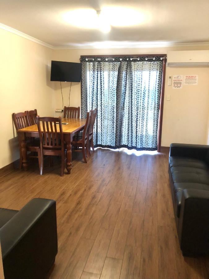 Bay Lodge Денъм Екстериор снимка