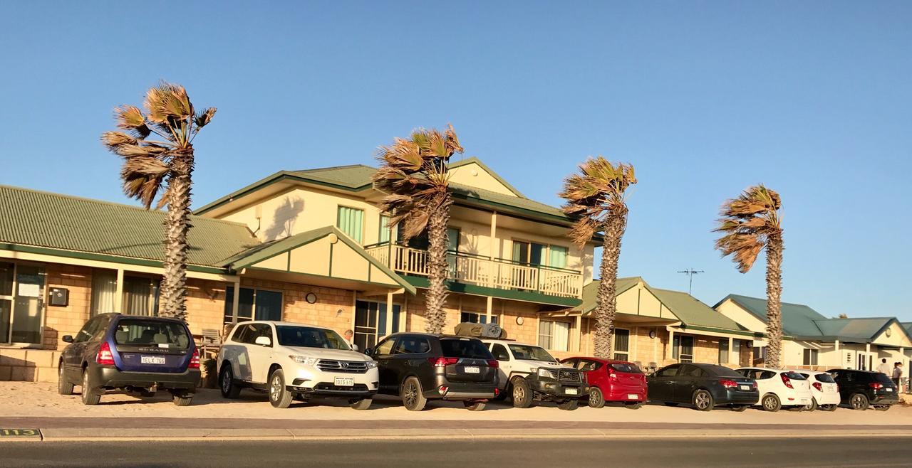 Bay Lodge Денъм Екстериор снимка