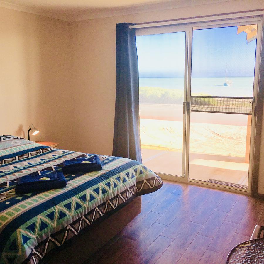 Bay Lodge Денъм Екстериор снимка